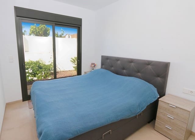 3 bedroom Villa for sale in Pilar de la Horadada with pool - € 445,000 (Ref: 9976149)