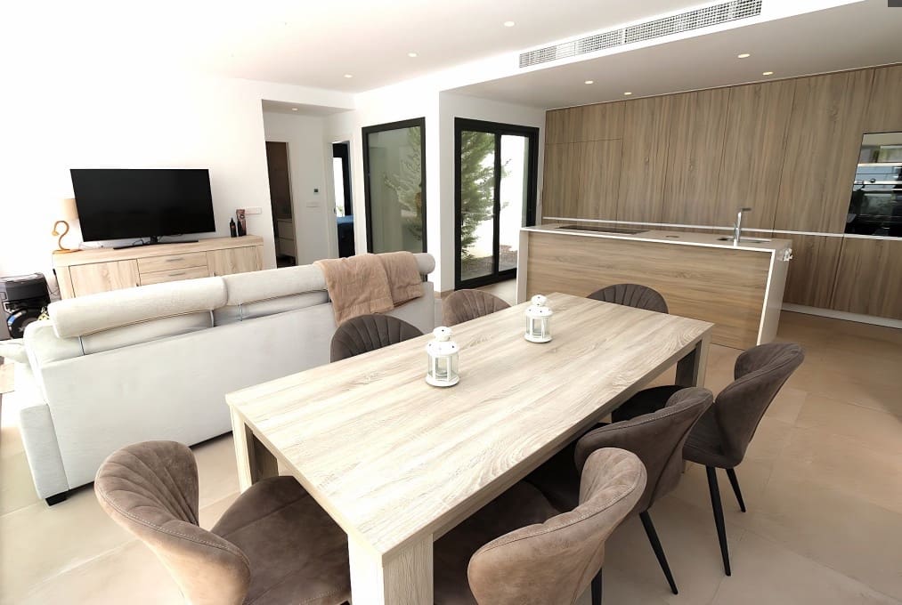 3 bedroom Villa for sale in Pilar de la Horadada with pool - € 445,000 (Ref: 9976149)