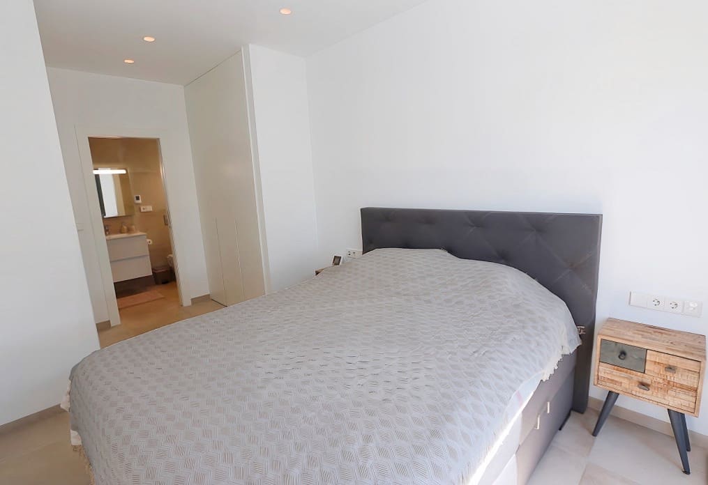 3 bedroom Villa for sale in Pilar de la Horadada with pool - € 445,000 (Ref: 9976149)