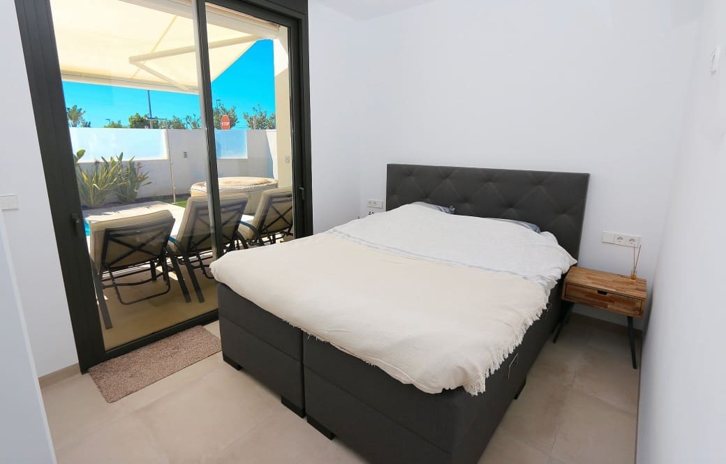 3 bedroom Villa for sale in Pilar de la Horadada with pool - € 445,000 (Ref: 9976149)