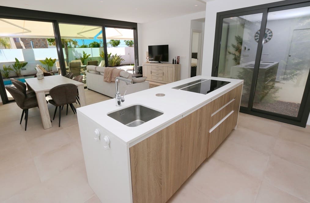 3 bedroom Villa for sale in Pilar de la Horadada with pool - € 445,000 (Ref: 9976149)
