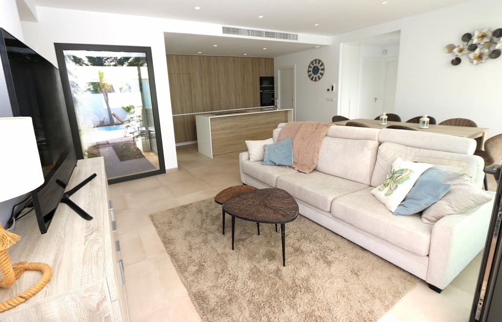 3 bedroom Villa for sale in Pilar de la Horadada with pool - € 445,000 (Ref: 9976149)