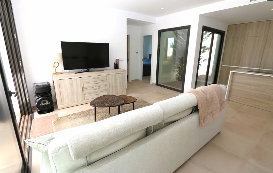 3 bedroom Villa for sale in Pilar de la Horadada with pool - € 445,000 (Ref: 9976149)