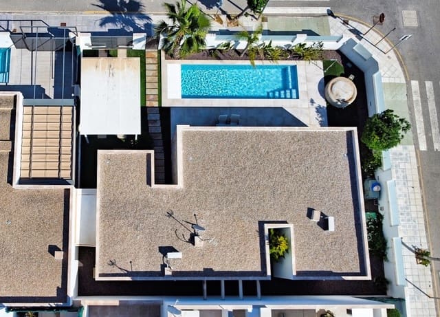 3 bedroom Villa for sale in Pilar de la Horadada with pool - € 445,000 (Ref: 9976149)