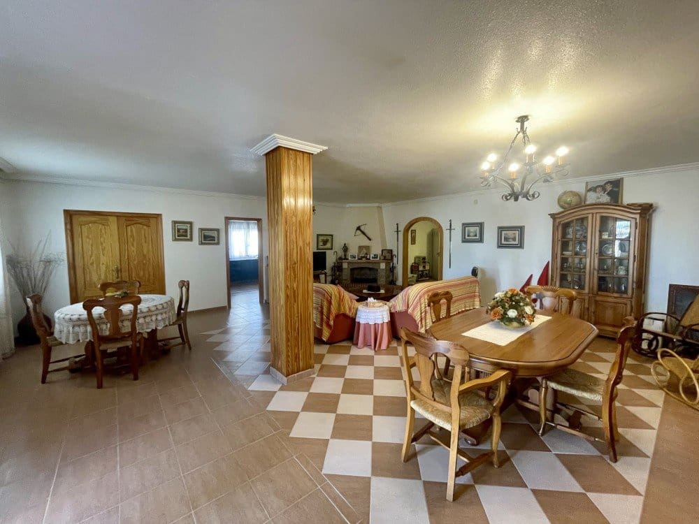 4 bedroom Villa for sale in Ciudad Quesada with garage - € 735,000 (Ref: 9403766)