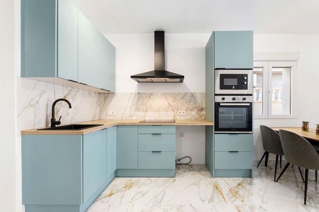 3 sypialnia Dom blizniak na sprzedaż w Torrevieja z garażem - 230 000 € (Ref: 9403777)