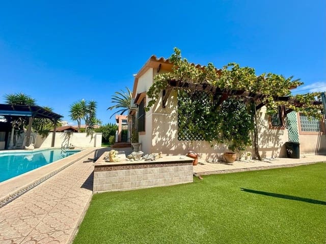 3 bedroom Villa for sale in Cabo Roig, Orihuela with garage - € 790,000 (Ref: 9403790)