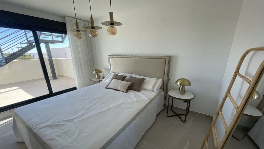 Chalet de 3 habitaciones en Orihuela en venta con piscina - 357.900 € (Ref: 9407053)