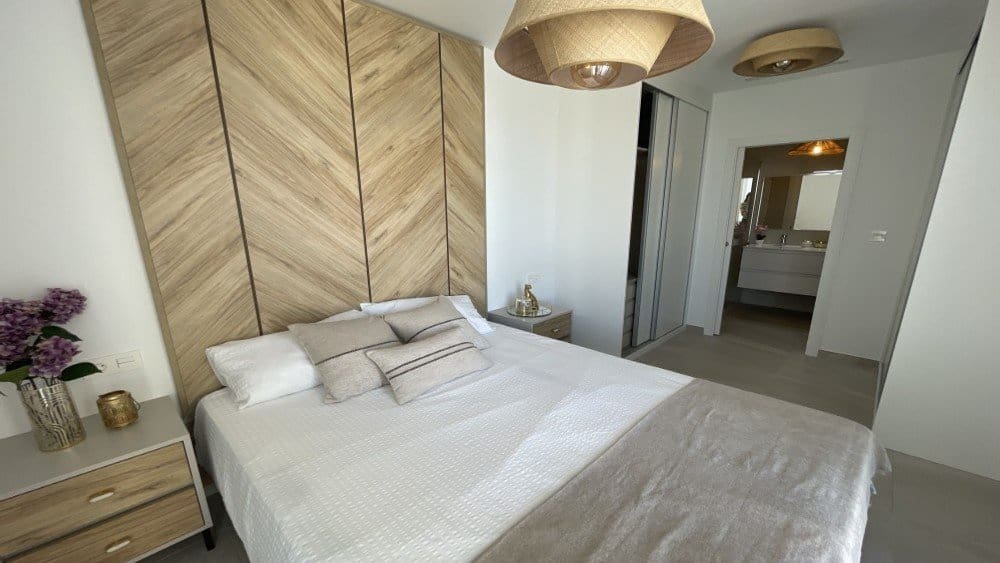 Chalet de 3 habitaciones en Orihuela en venta con piscina - 357.900 € (Ref: 9407053)