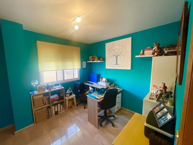 Apartamento de 3 habitaciones en Pilar de la Horadada en venta con garaje - 193.500 € (Ref: 9409225)