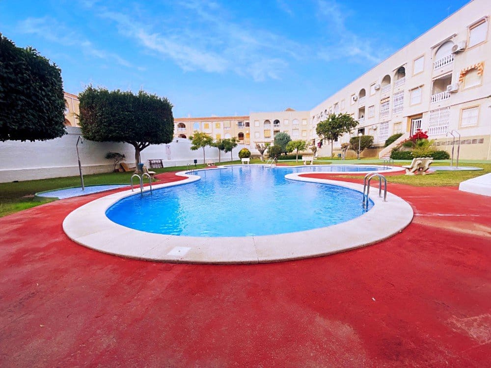 3 soverom Penthouse til salgs i Torrevieja med svømmebasseng - € 167 000 (Ref: 9470229)