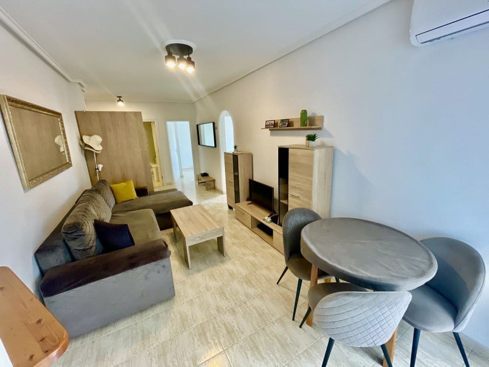 3 soverom Penthouse til salgs i Torrevieja med svømmebasseng - € 167 000 (Ref: 9470229)