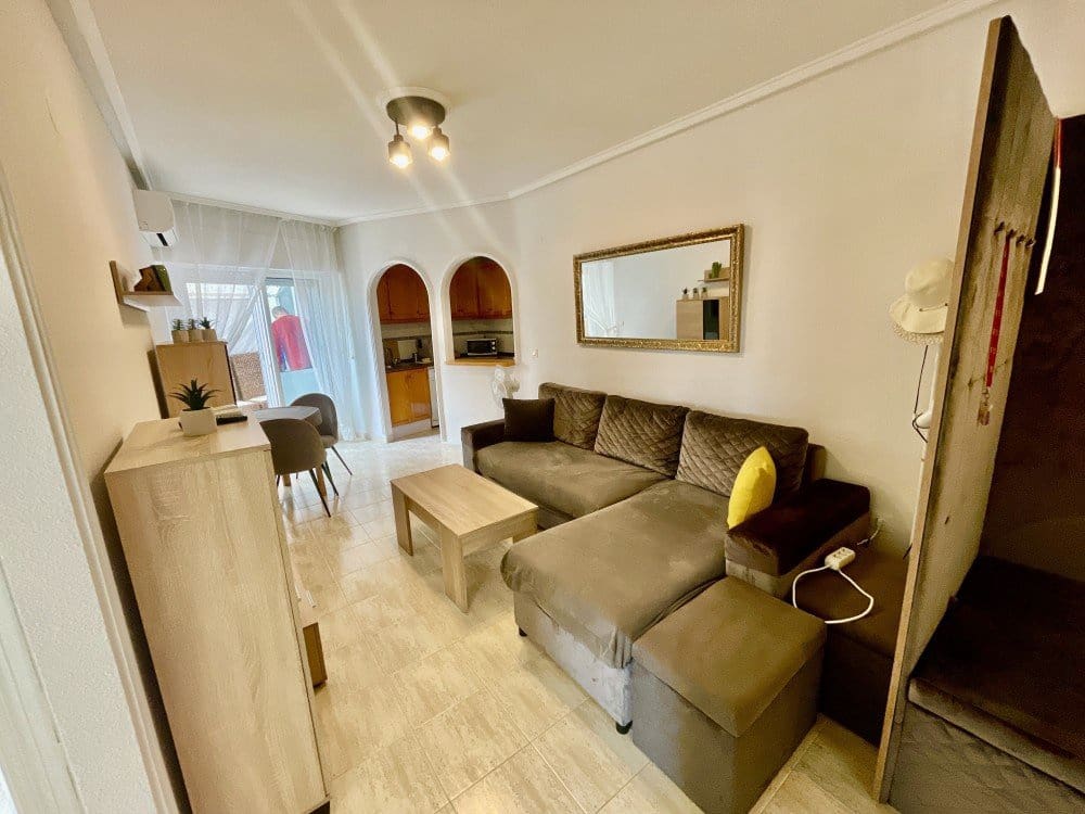 3 soverom Penthouse til salgs i Torrevieja med svømmebasseng - € 167 000 (Ref: 9470229)