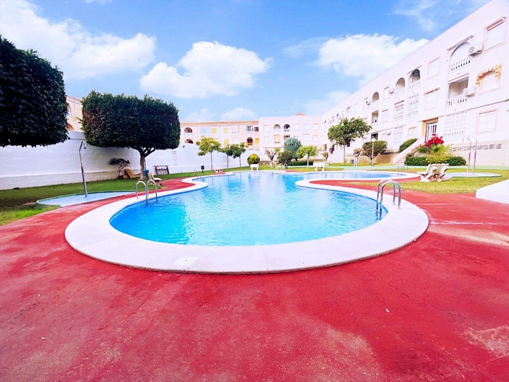 3 soverom Penthouse til salgs i Torrevieja med svømmebasseng - € 167 000 (Ref: 9470229)