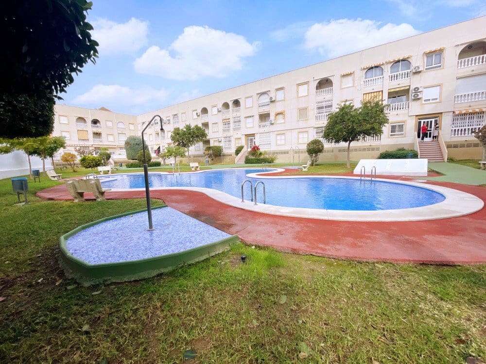 3 soverom Penthouse til salgs i Torrevieja med svømmebasseng - € 167 000 (Ref: 9470229)