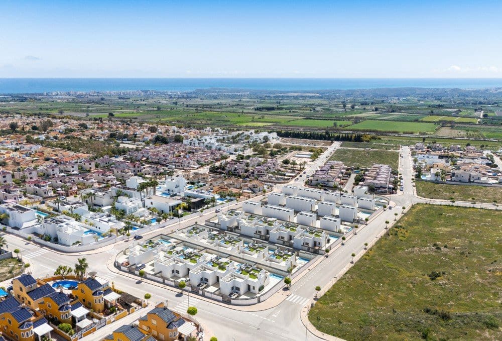 Chalet de 3 habitaciones en La Marina en venta con piscina - 392.000 € (Ref: 9475724)