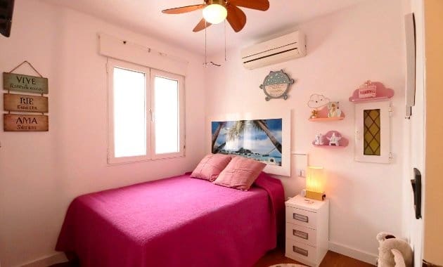 Chalet de 3 habitaciones en Orihuela Costa, Orihuela en venta con piscina garaje - 430.000 € (Ref: 9488321)