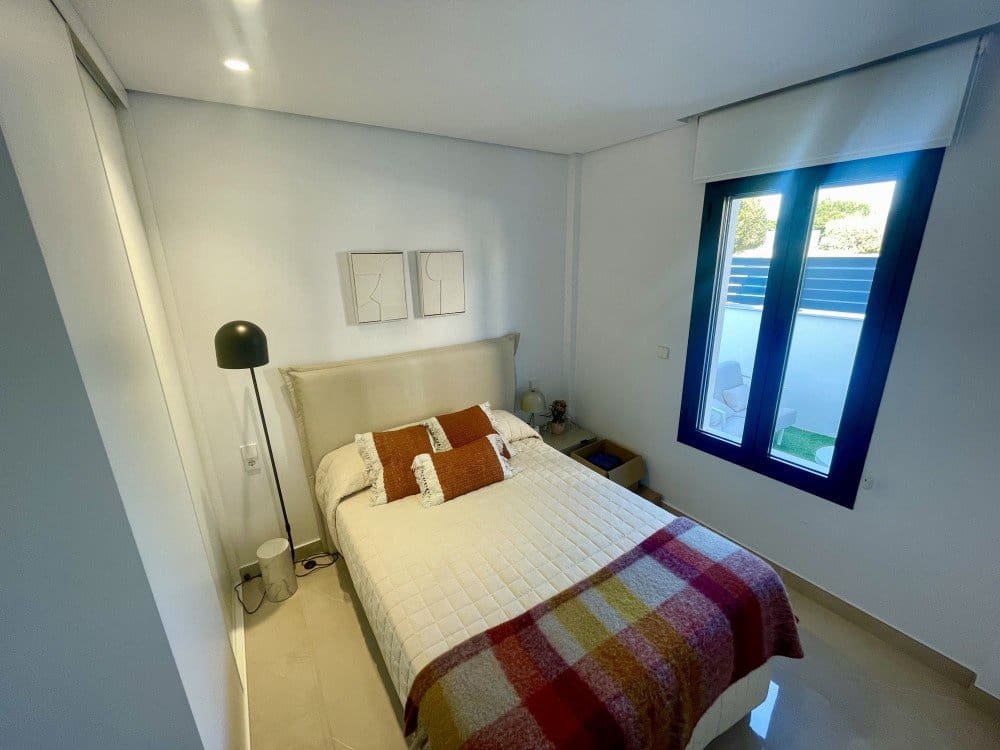 3 soverom Kjedet enebolig til salgs i Gran Alacant med svømmebasseng garasje - € 350 000 (Ref: 9501924)