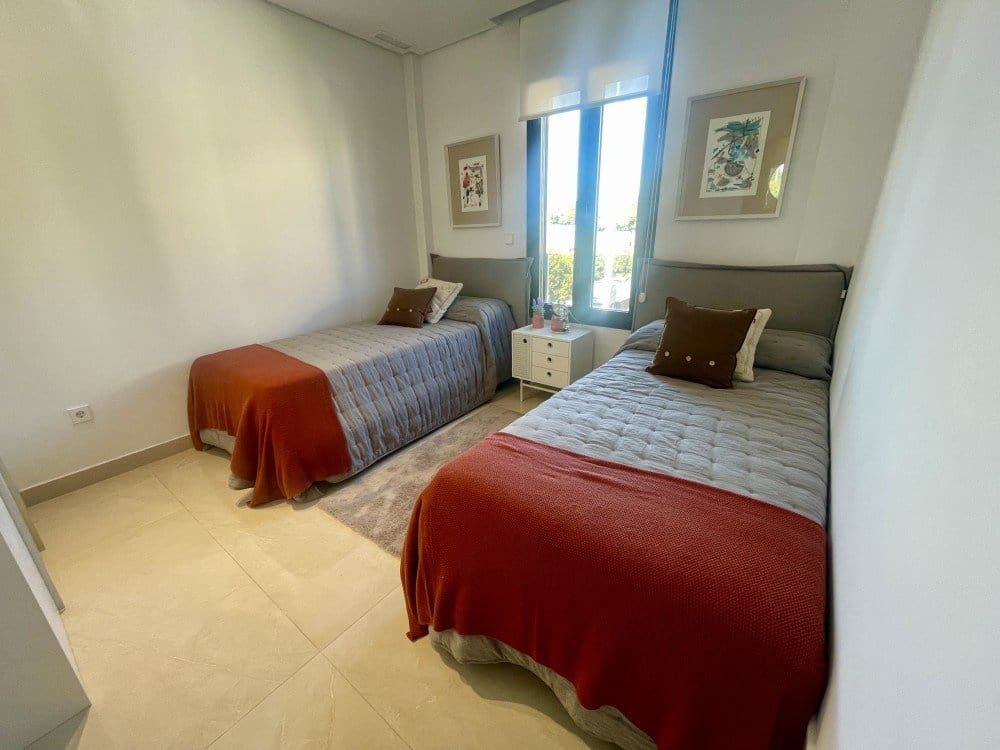 3 soverom Kjedet enebolig til salgs i Gran Alacant med svømmebasseng garasje - € 350 000 (Ref: 9501924)