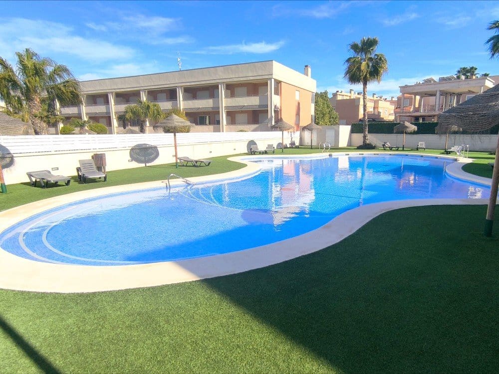 3 soverom Kjedet enebolig til salgs i Gran Alacant med svømmebasseng garasje - € 350 000 (Ref: 9501924)