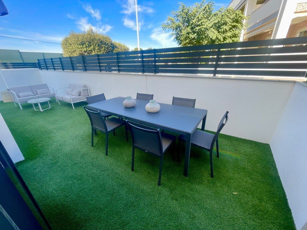 3 soverom Kjedet enebolig til salgs i Gran Alacant med svømmebasseng garasje - € 350 000 (Ref: 9501924)