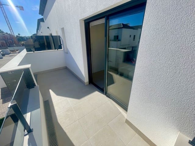 3 soverom Kjedet enebolig til salgs i Gran Alacant, Santa Pola med svømmebasseng garasje - € 350 000 (Ref: 9501924)