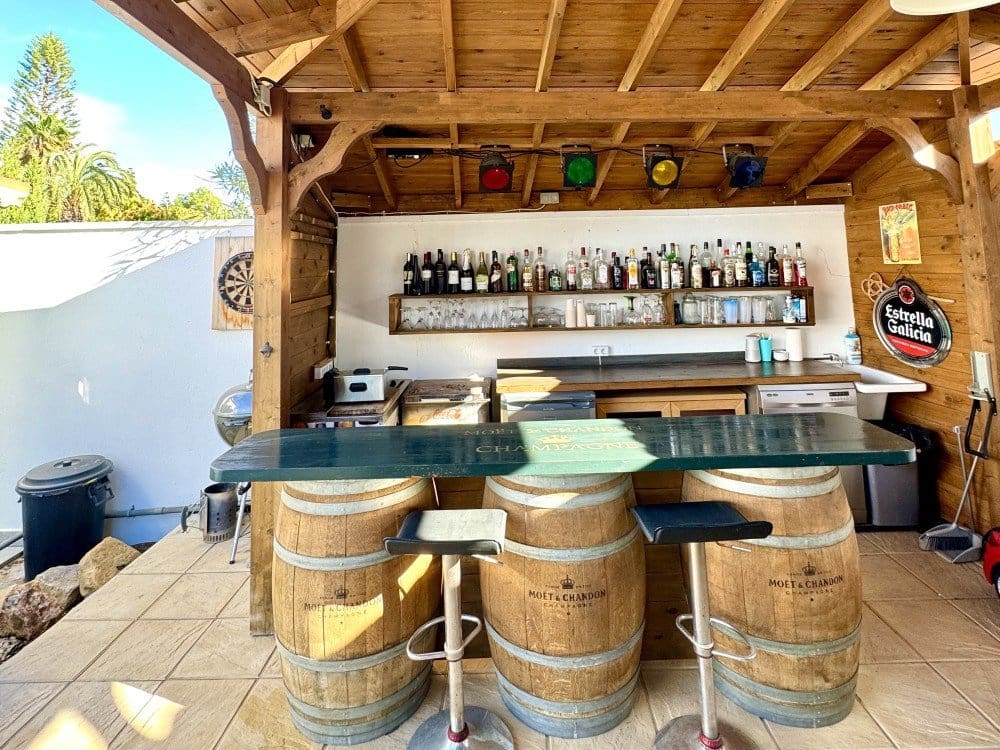 6 bedroom Villa for sale in Ciudad Quesada with pool garage - € 715,000 (Ref: 9523785)