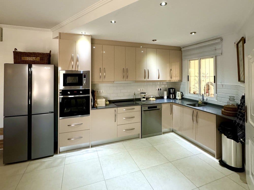 6 bedroom Villa for sale in Ciudad Quesada with pool garage - € 715,000 (Ref: 9523785)