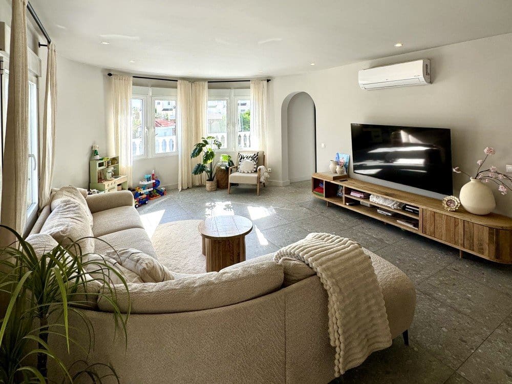 6 bedroom Villa for sale in Ciudad Quesada with pool garage - € 715,000 (Ref: 9523785)