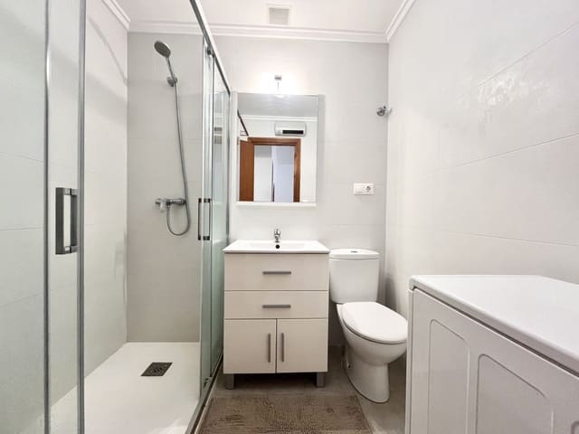 3 makuuhuone Omakotitalo myytävänä paikassa Torrevieja - 160 000 € (Ref: 9542737)