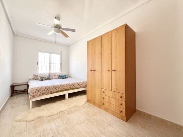 3 makuuhuone Omakotitalo myytävänä paikassa Torrevieja - 160 000 € (Ref: 9542737)