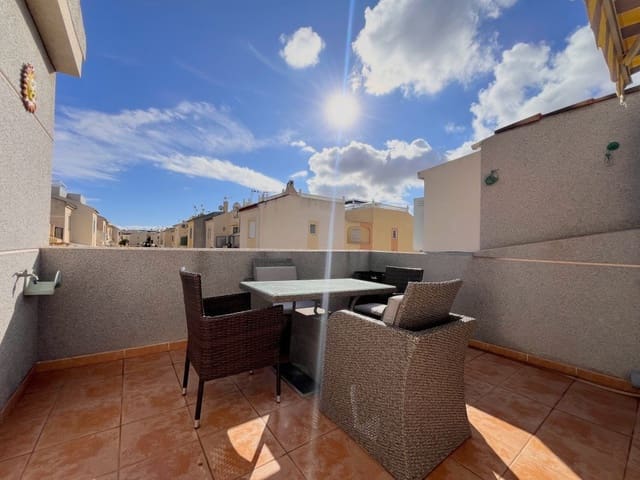 3 makuuhuone Omakotitalo myytävänä paikassa Torrevieja - 160 000 € (Ref: 9542737)