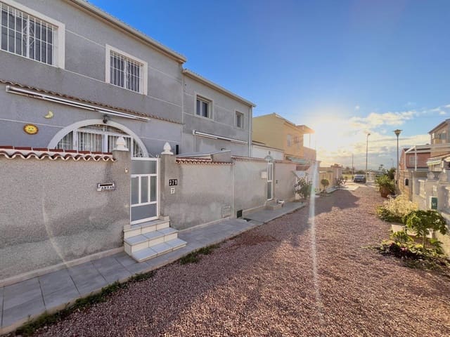 3 makuuhuone Omakotitalo myytävänä paikassa Torrevieja - 160 000 € (Ref: 9542737)