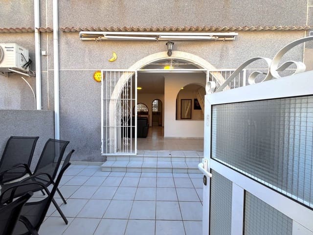 3 makuuhuone Omakotitalo myytävänä paikassa Torrevieja - 160 000 € (Ref: 9542737)