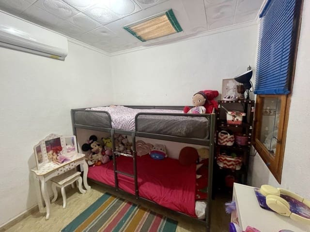 2 makuuhuone Omakotitalo myytävänä paikassa Torrevieja mukana uima-altaan 
autotalli - 147 500 € (Ref: 9560807)