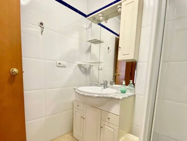 2 makuuhuone Omakotitalo myytävänä paikassa Torrevieja mukana uima-altaan 
autotalli - 147 500 € (Ref: 9560807)