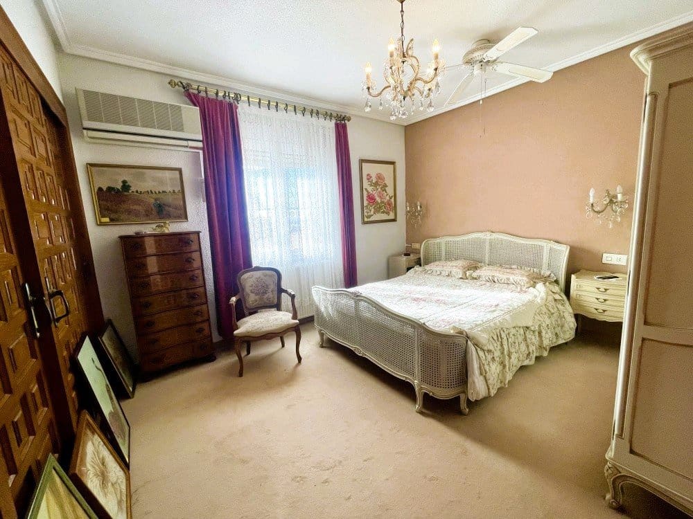 3 makuuhuone Huvila myytävänä paikassa Ciudad Quesada mukana uima-altaan 
autotalli - 693 000 € (Ref: 9570277)