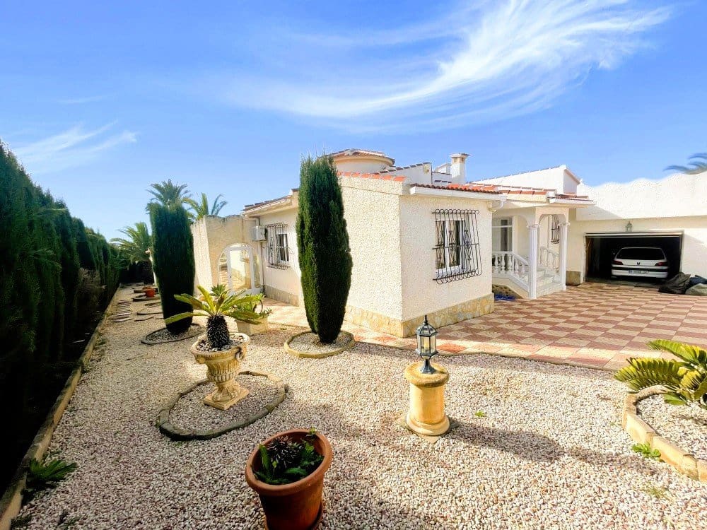 3 makuuhuone Huvila myytävänä paikassa Ciudad Quesada mukana uima-altaan 
autotalli - 693 000 € (Ref: 9570277)