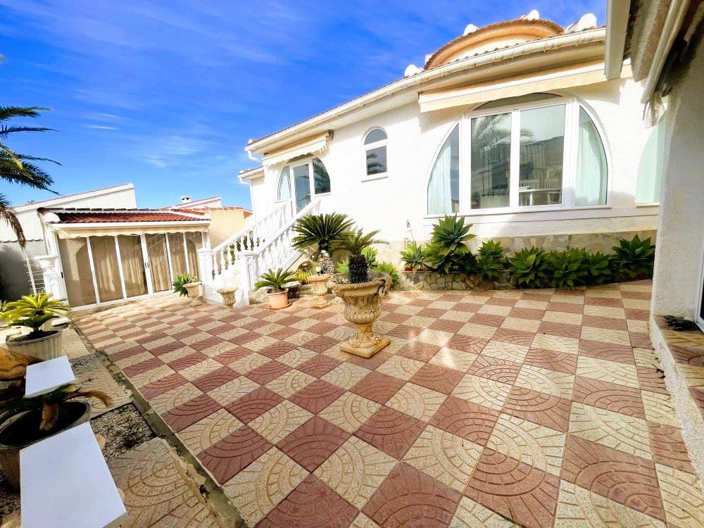 3 makuuhuone Huvila myytävänä paikassa Ciudad Quesada mukana uima-altaan 
autotalli - 693 000 € (Ref: 9570277)