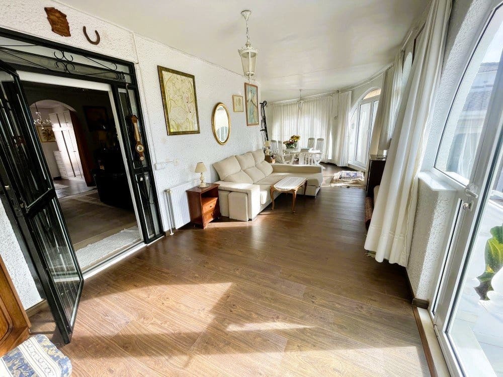 3 makuuhuone Huvila myytävänä paikassa Ciudad Quesada mukana uima-altaan 
autotalli - 693 000 € (Ref: 9570277)