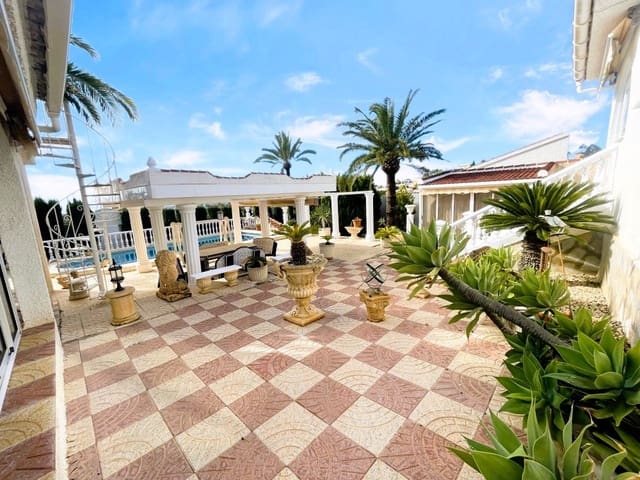 Chalet de 3 habitaciones en Ciudad Quesada, Rojales en venta con piscina garaje - 693.000 € (Ref: 9570277)