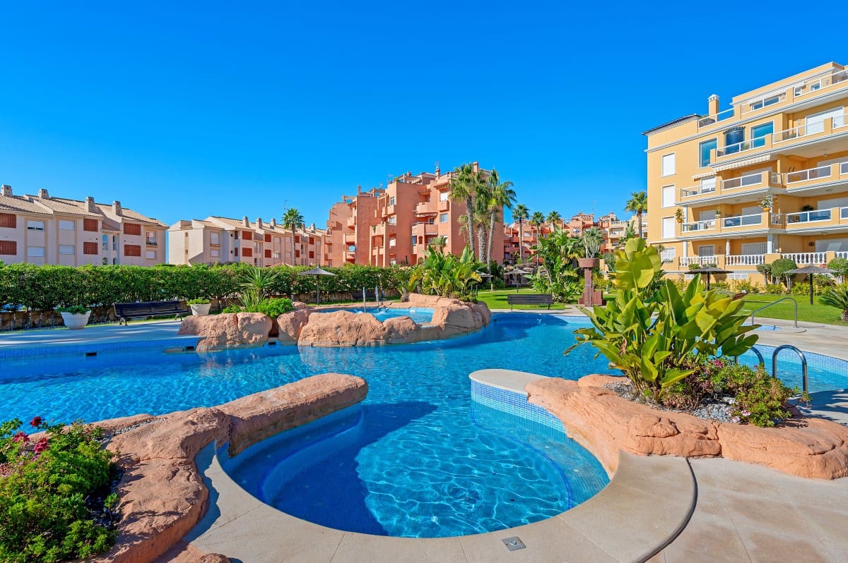 3 soveværelse Lejlighed til salg i Cabo Roig med swimmingpool - € 420.000 (Ref: 10081777)