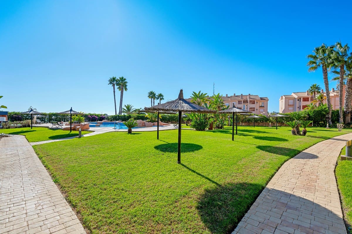 3 soveværelse Lejlighed til salg i Cabo Roig med swimmingpool - € 420.000 (Ref: 10081777)