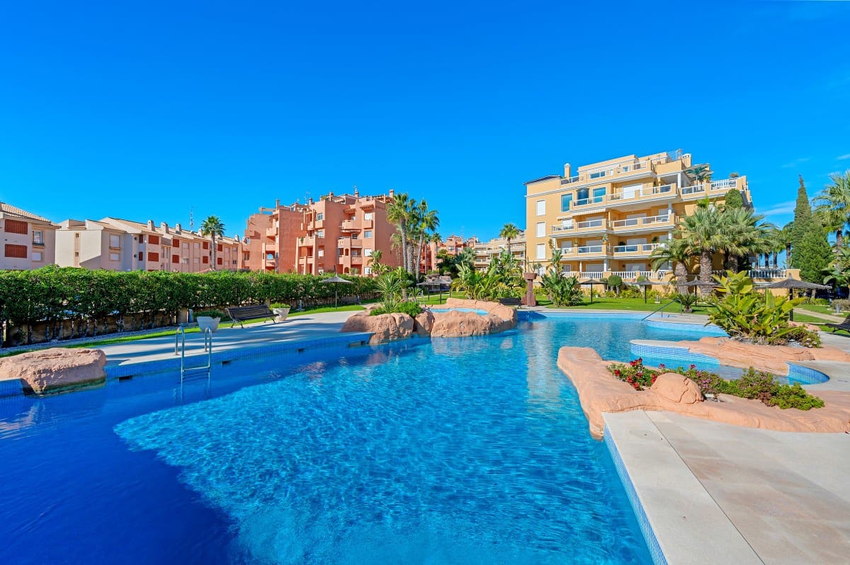 3 soveværelse Lejlighed til salg i Cabo Roig med swimmingpool - € 420.000 (Ref: 10081777)