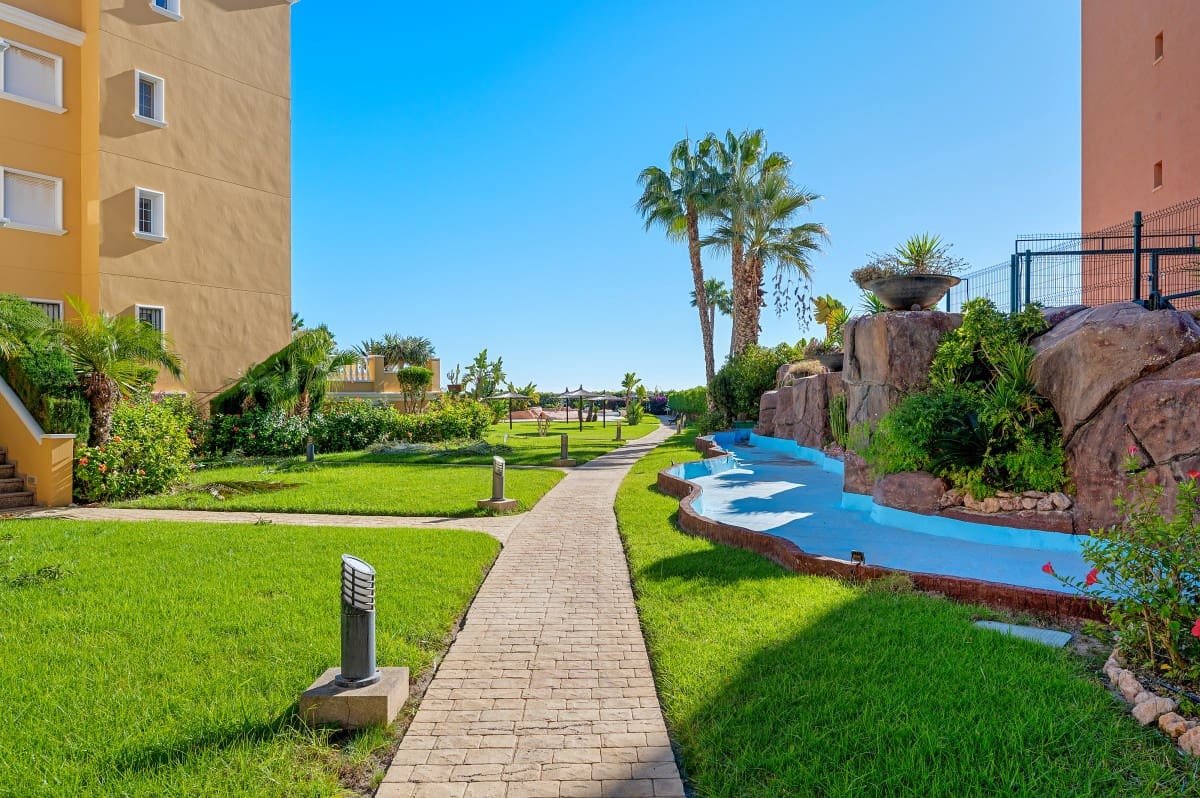 3 soveværelse Lejlighed til salg i Cabo Roig med swimmingpool - € 420.000 (Ref: 10081777)