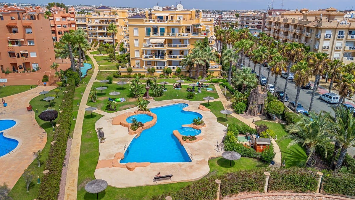 3 soveværelse Lejlighed til salg i Cabo Roig med swimmingpool - € 420.000 (Ref: 10081777)
