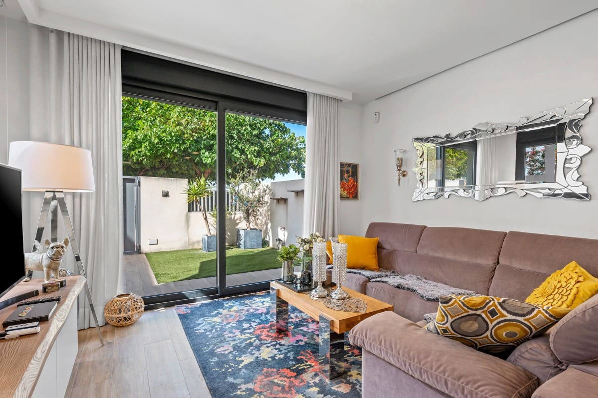 3 soveværelse Villa til salg i La Veleta med swimmingpool - € 680.000 (Ref: 10081778)