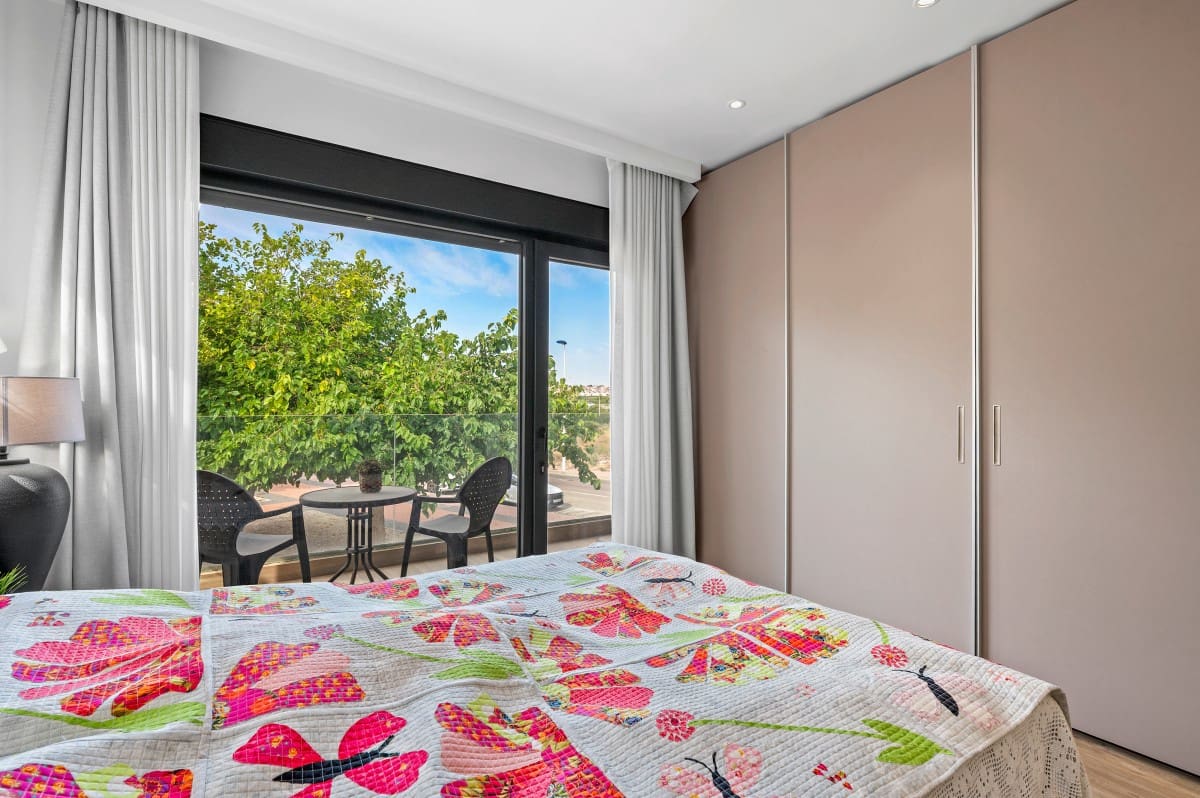 3 soveværelse Villa til salg i La Veleta med swimmingpool - € 680.000 (Ref: 10081778)