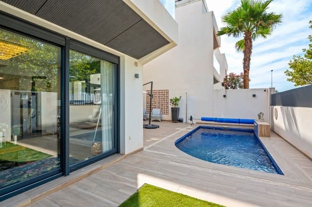 3 soveværelse Villa til salg i La Veleta, Torrevieja med swimmingpool - € 680.000 (Ref: 10081778)