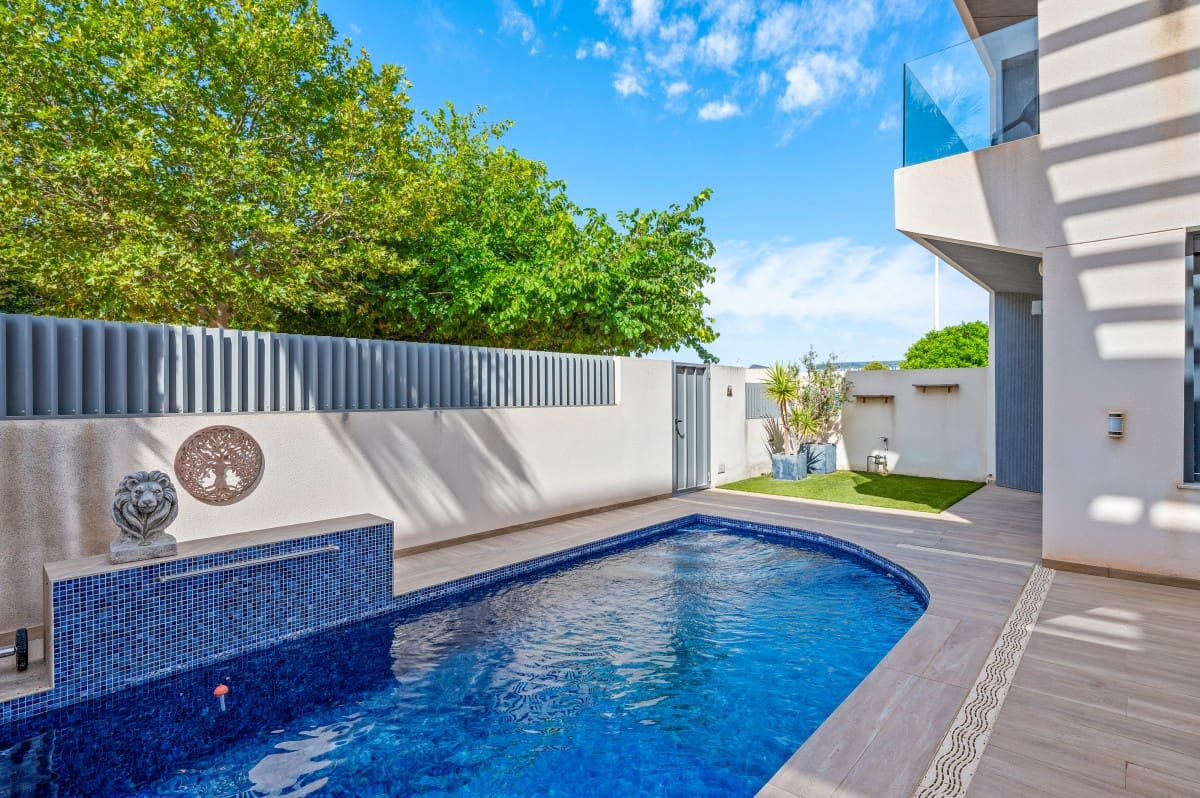 3 soveværelse Villa til salg i La Veleta med swimmingpool - € 680.000 (Ref: 10081778)